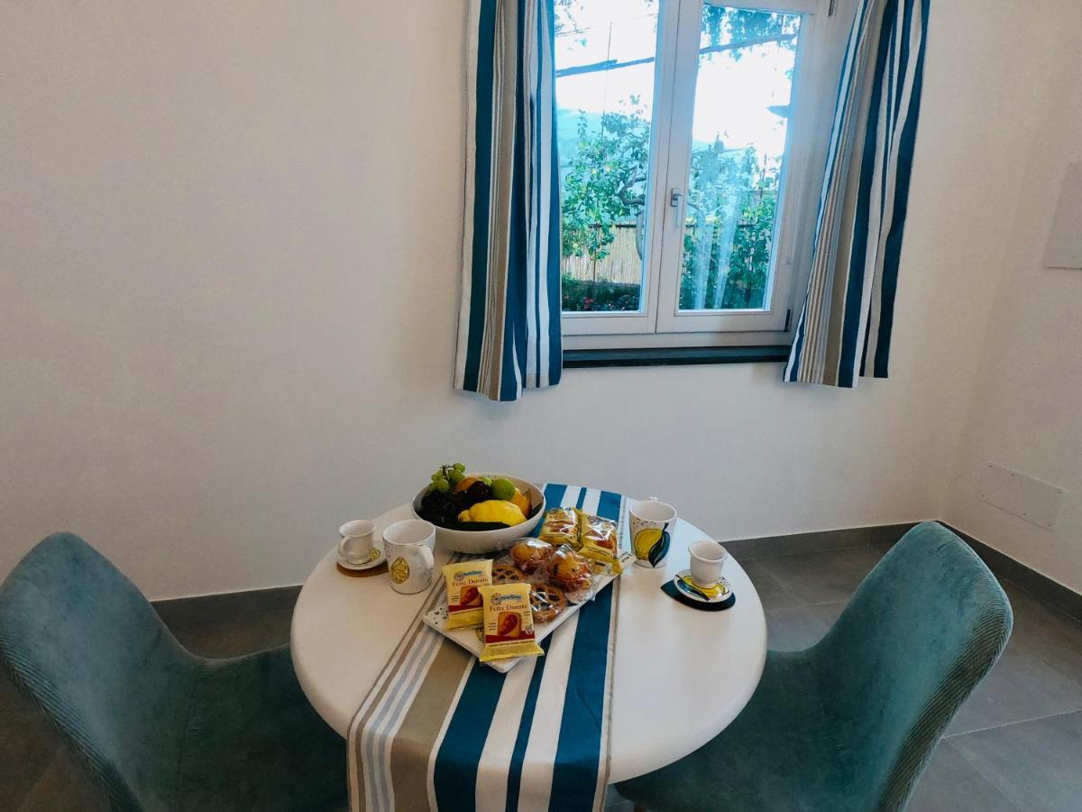 Flavia'S Lemons Bed & Breakfast Sorrento Bagian luar foto